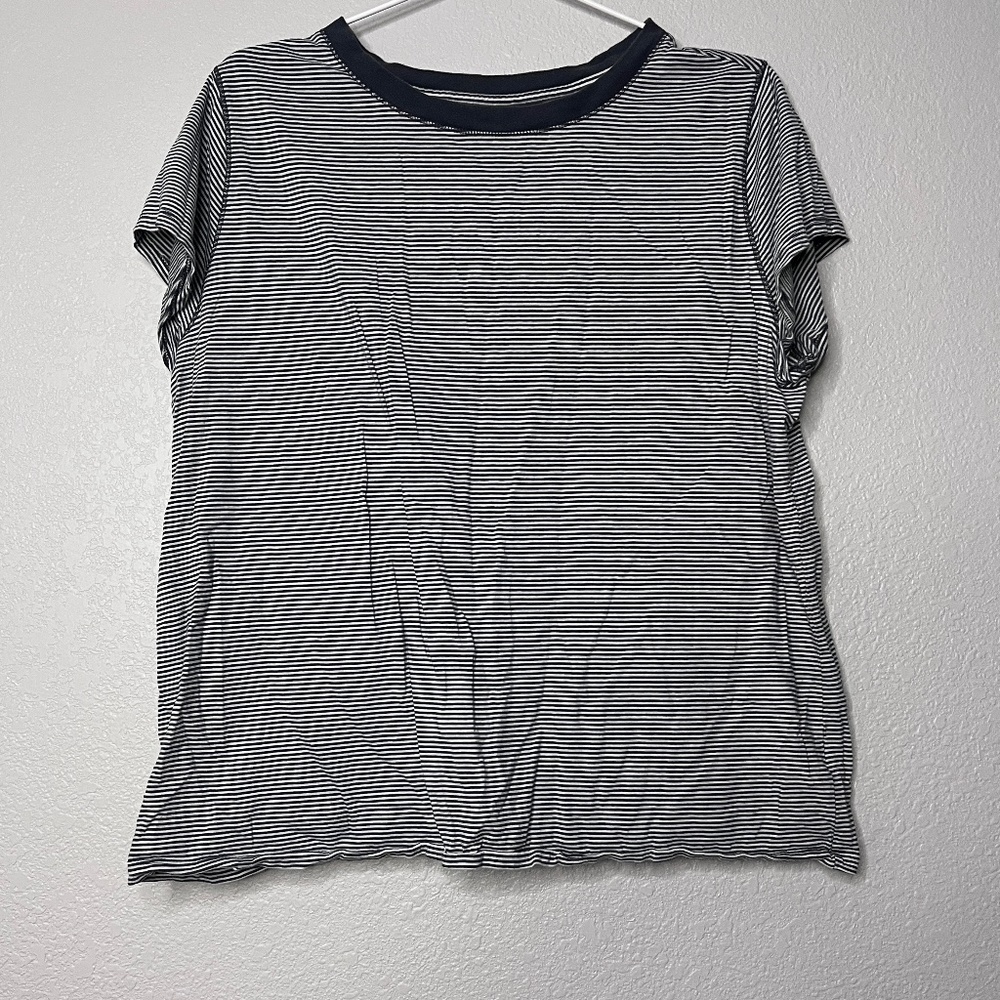 Universal Thread stripe with crewneck